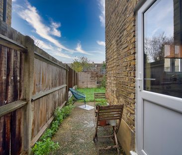 2 Bed Flat, Newport Road, E10 - Photo 5