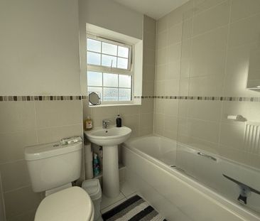 Pluto Way, AYLESBURY - Photo 2