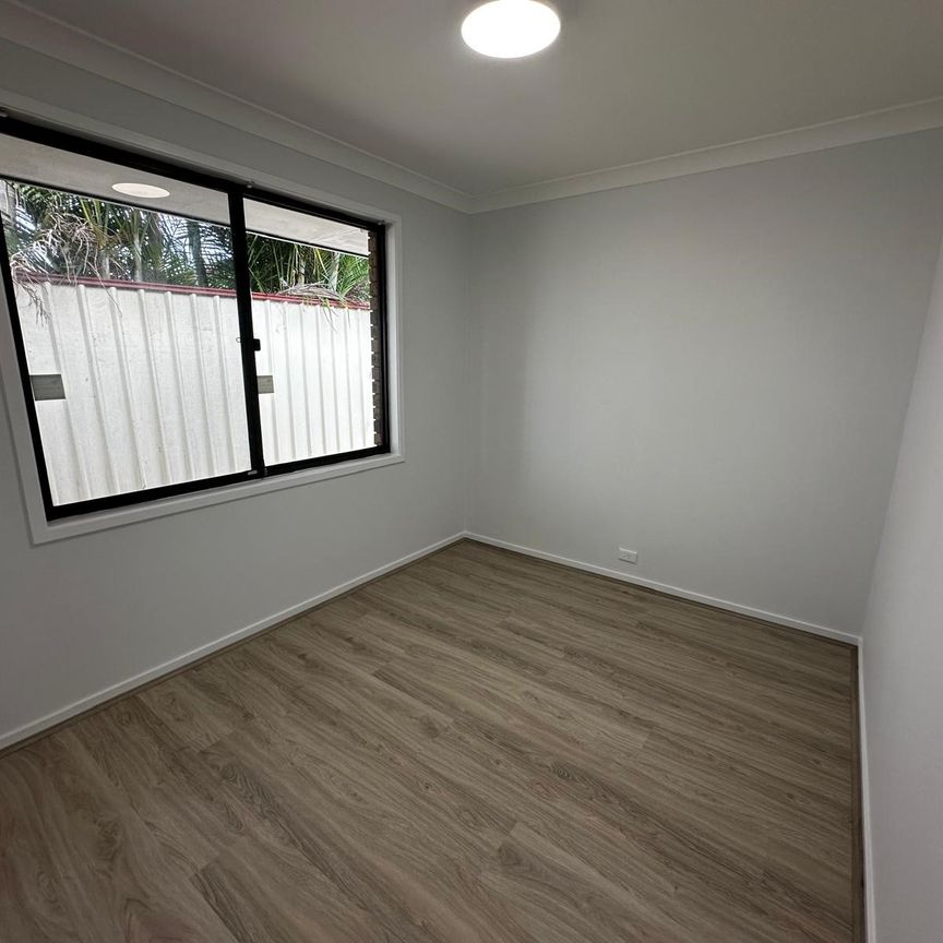 Single Storey Home - Photo 1