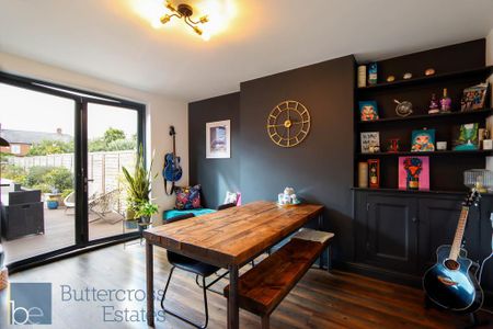 4 bedroom semi-detached house to rent - Photo 4