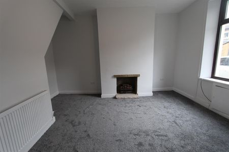 2 bed house to rent in Brook Street, Blackburn, BB1 - Photo 2