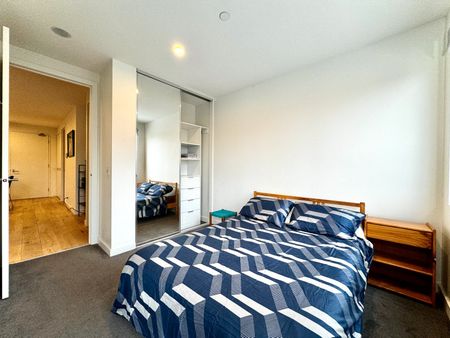 6 Month Lease - Modern two bedroom apartment in ideal location - Photo 2