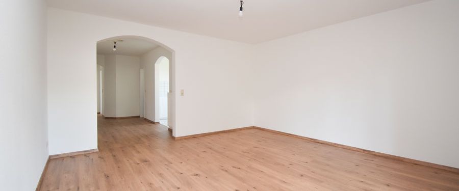 Großzügig geschnittene 3-Zimmer-Wohnung mit sonnigem Balkon! - Photo 1