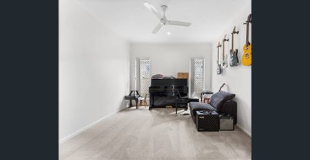 Properly Managed I Modern 4-Bedroom Warner Property with Open-Plan Living! - Photo 2