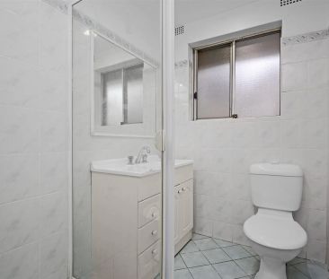 Well-Presented Two-Bedroom Apartment in a Peaceful Setting - Photo 3