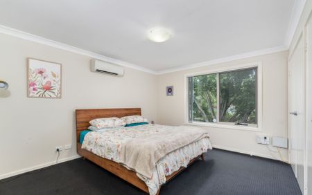 Spacious Townhouse Living with Private Courtyard - Photo 4