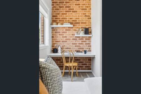 Perfectly Positioned & Move in Ready - Photo 2