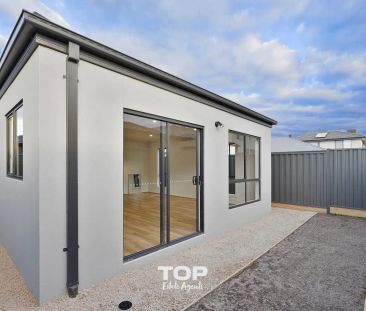89 Fairground Promenade, Berwick VIC 3806 - Photo 2