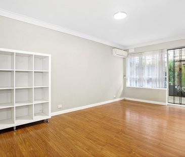 Ground Floor With Private Courtyard! - Photo 2