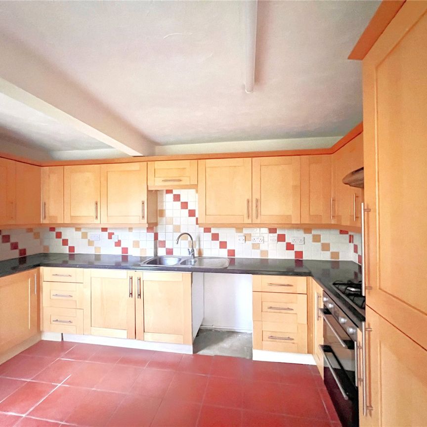 Charthouse Road, Ash Vale, Aldershot, Surrey, GU12 - Photo 1