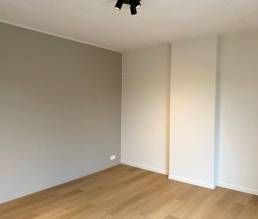 GERENOVEERDE (2023) GEZINSWONING MET 3 SLKPS EN LOODS 110m² - Foto 2