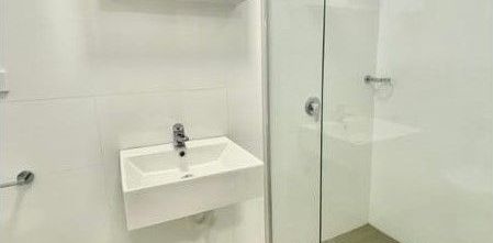 Modern Studio Apartment - Photo 2