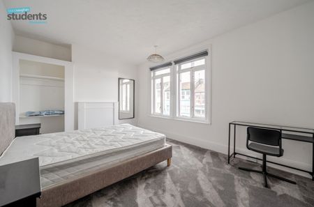 4 bedroom terraced house to rent - Photo 5