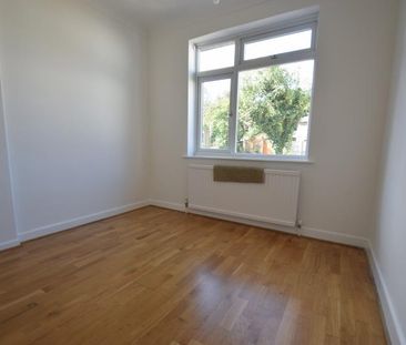 Deirdre Avenue, Wickford, Essex, SS12 - Photo 3