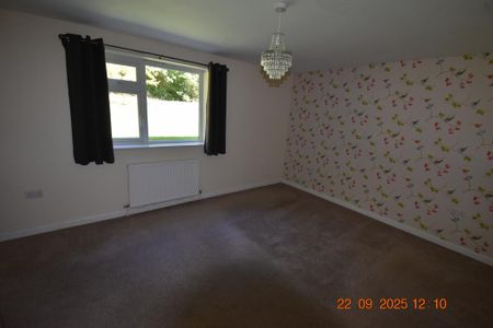 4 bedroom detached bungalow to rent - Photo 3