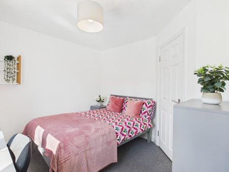 6 bedroom detached house to rent - Photo 3