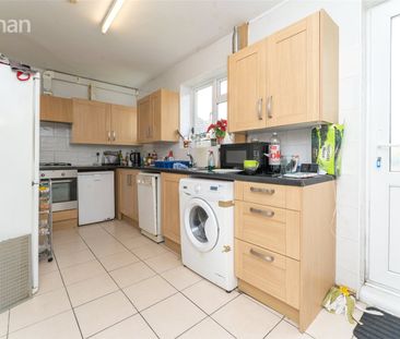 5 bedroom semi-detached house to rent - Photo 5