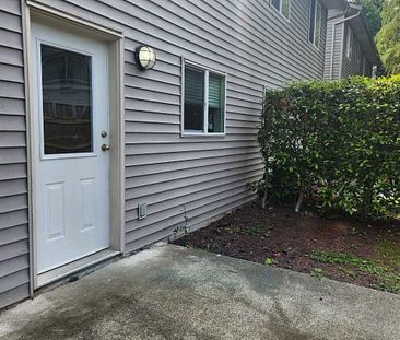 Open Floor Plan Townhouse - Photo 2