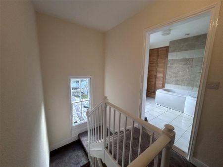 3 bedroom apartment to rent - Photo 4