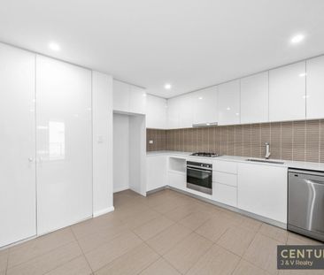 Bright and Spacious Unit - Available Now! - Photo 3