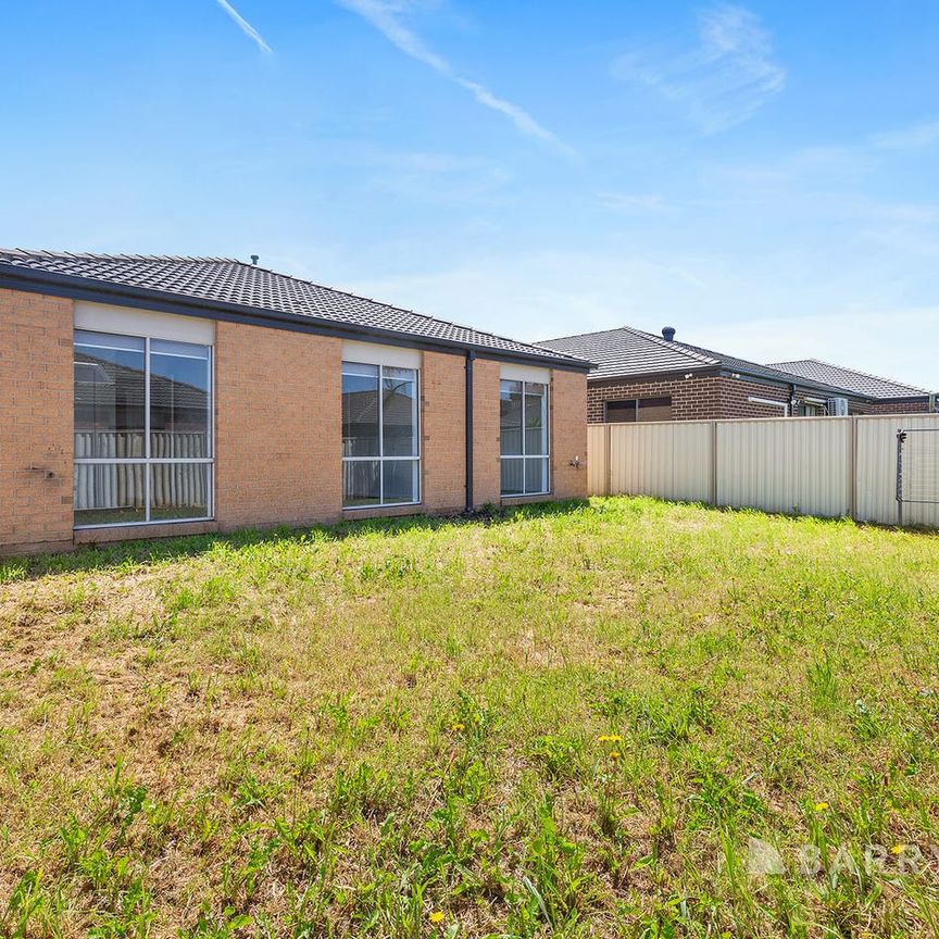 Gorgeous family home, ready to go in Edenbrook Estate - Photo 1