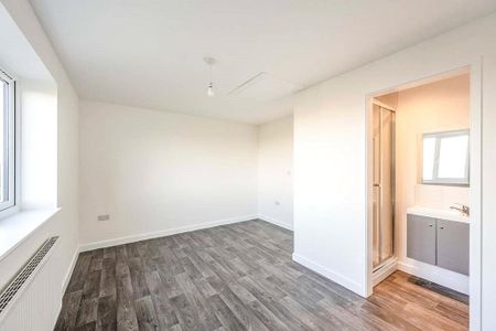 2 bedroom semi-detached house to rent - Photo 3