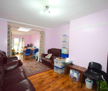 4 bedroom semi-detached house to rent - Photo 1