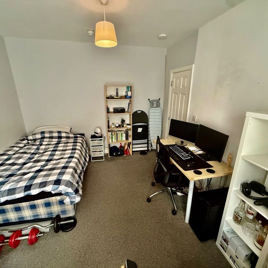6 Bed Terraced House, De Beauvoir Road, RG1 - Photo 1