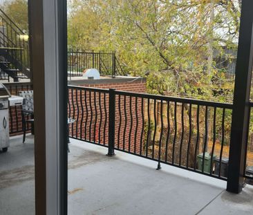 2013A rue Wellington - Beautiful 2-Bedroom Apartment for Rent - Photo 4