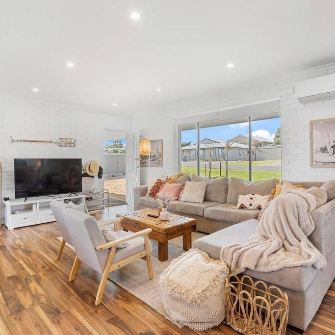 HOLIDAY RENTAL - Surfrider Lodge - Photo 1