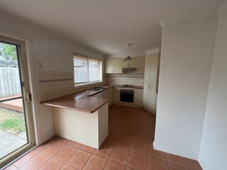 8 Sexton Street, Airport West VIC 3042 - Photo 3