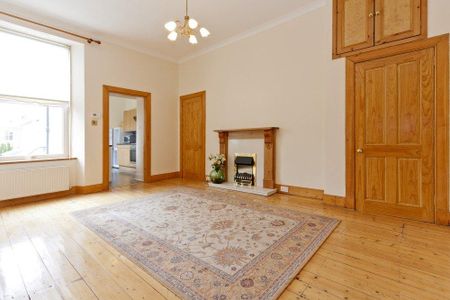 3 bedroom flat to rent - Photo 3