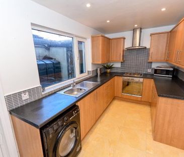 30 Haypark Avenue, Belfast, BT7 3FE - Photo 6