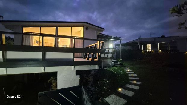 Large 3BR Family Home in Maungaraki Lower hutt! - Photo 1