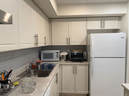 For Lease - 1 Eaton Park Lane Unit# 9, Toronto, Ontario - Photo 1