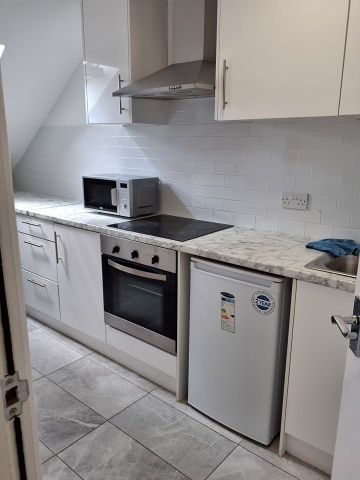 Studio Flat, Bellingham Road, SE6 - Photo 4