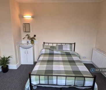 1 bedroom in a house share to rent - Photo 3