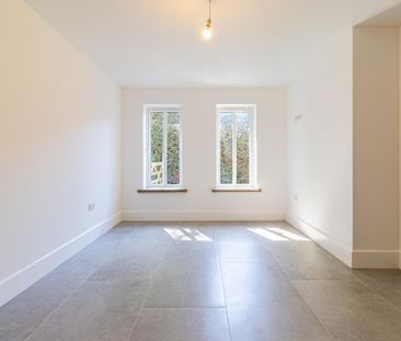 3 bedroom semi-detached bungalow to rent - Photo 2