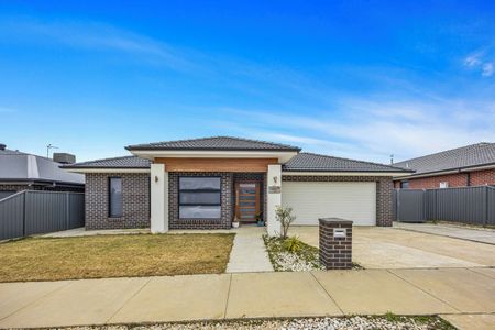 Large Executive Home In Established Estate! - Photo 4