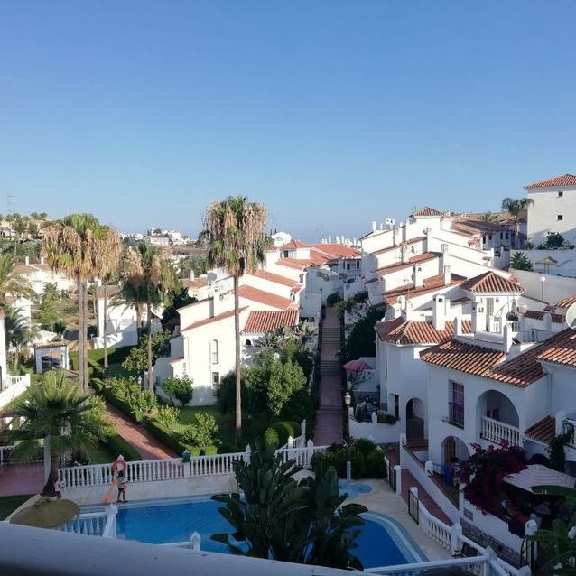 Alquiler de piso en Calle Azabache - Photo 1