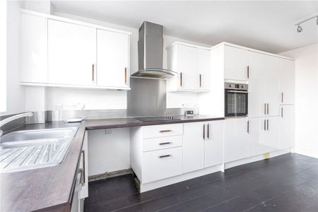 A 2 bedroom semi-detached house situated within Wendover. - Photo 3