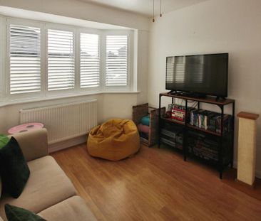 4 bedroom semi-detached house to rent - Photo 1