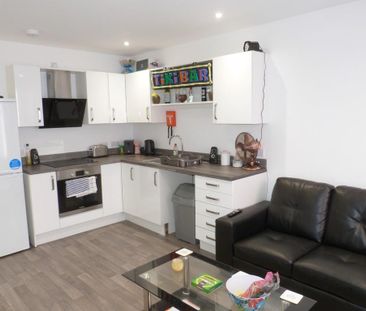 1 bedroom in a flat share to rent - Photo 4