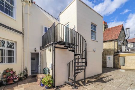 1 bed First Floor Flat for rent - Photo 3