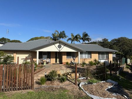 Rooms / 11 Marian Gardens, Elermore Vale NSW 2287 - Photo 3