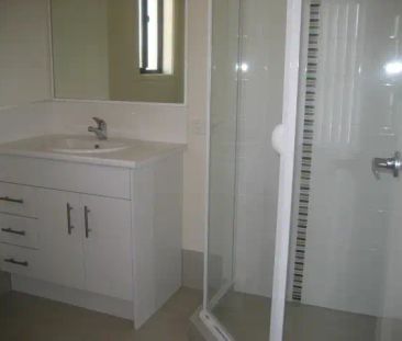 “Four Bedroom Family Home in North Lakes!” - Photo 4