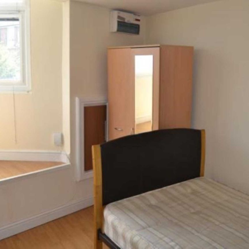 Price £1,450 pcm - Available Now - Furnished - Photo 1