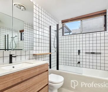 “ULTIMATE TOWN RESIDENCE – 2 X ENTERTAINING BALCONIES” - Photo 1