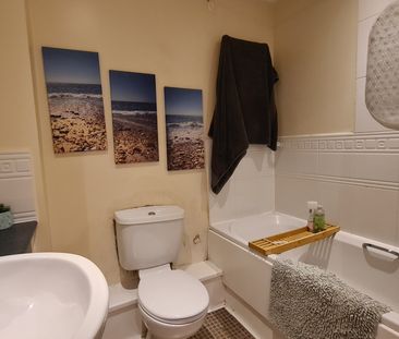 apartment to rent Lower Canal Walk, Southampton, SO14 - Photo 5