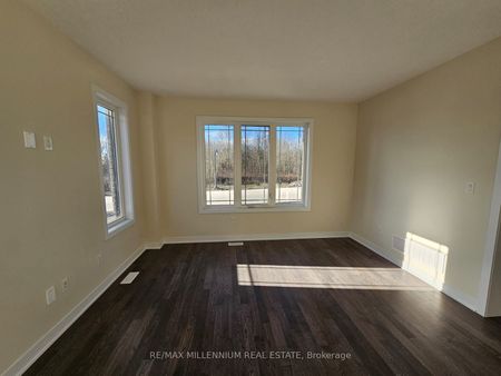 Detached Home For Lease | X8098916 - Photo 4